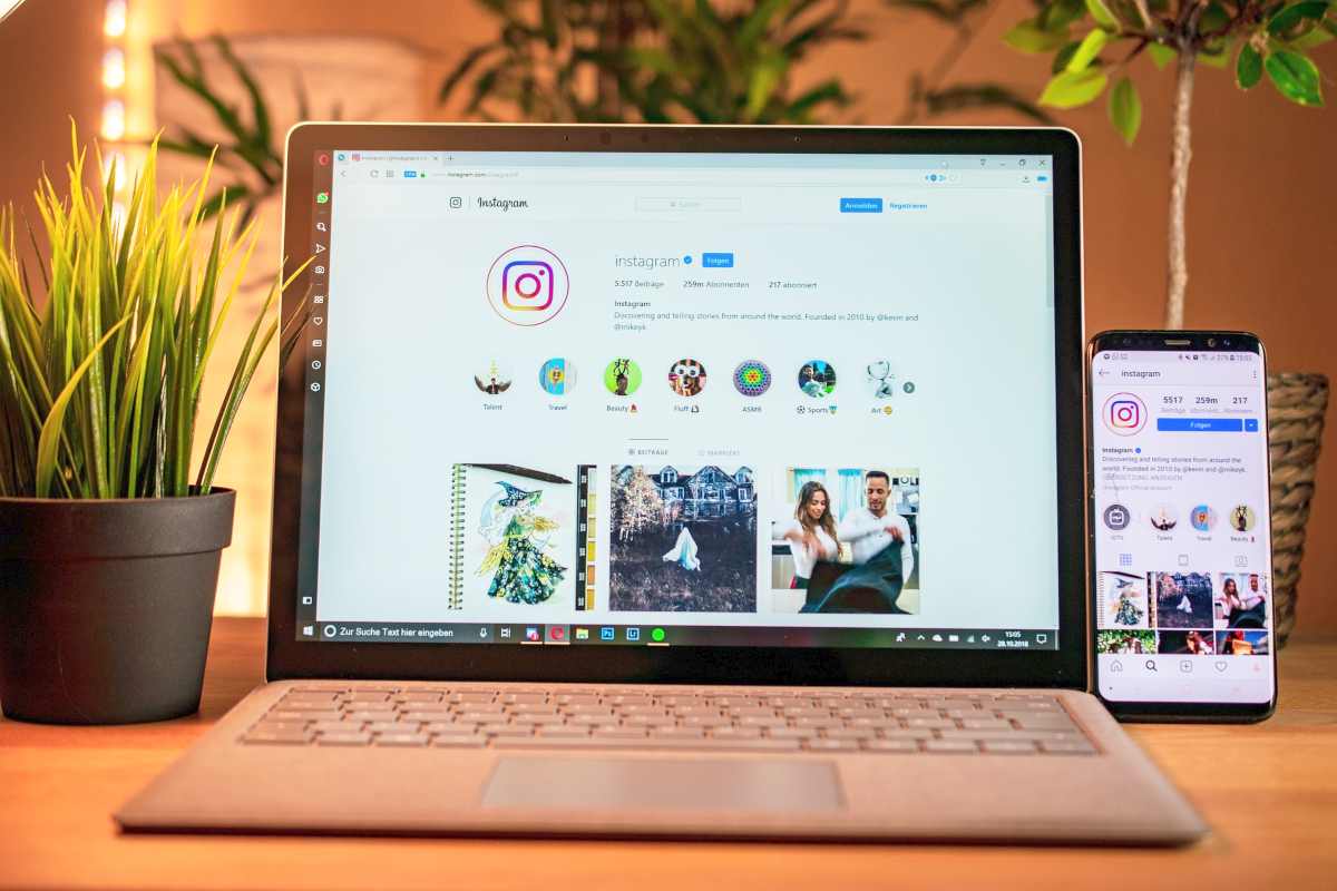 Instagram su laptop e smartphone