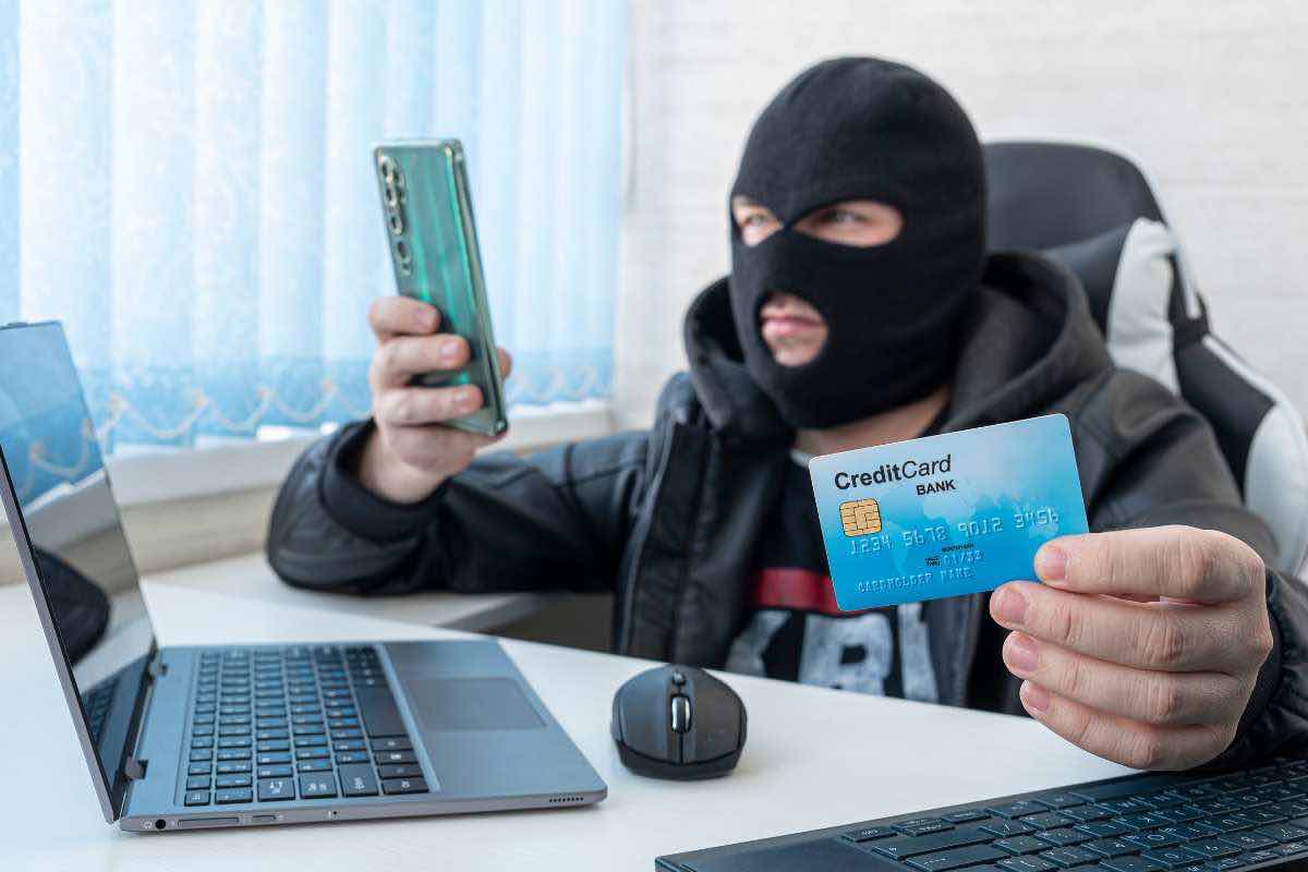 Cosa fare hacker ruba i dati bancari