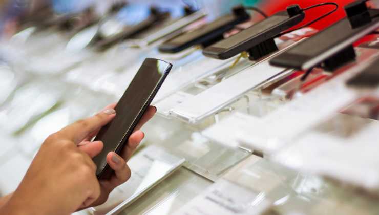 crescita prezzo al pubblico ultimi modelli smartphone