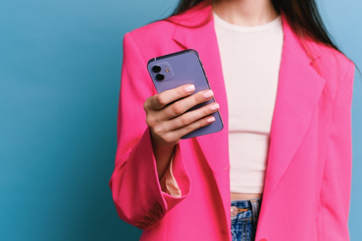 Ragazza con iPhone