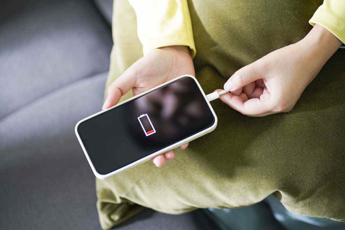 L'icona di allarme quando lo smartphone è in fase di ricarica
