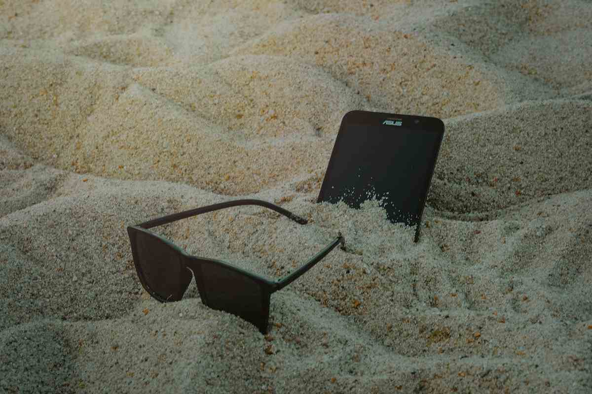 Portare lo smartphone al mare
