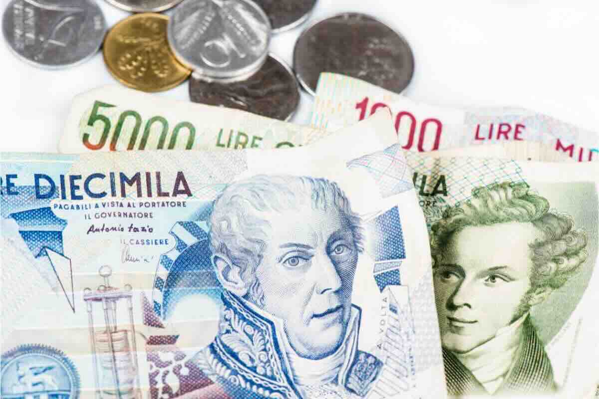 Vecchie banconote e monete di Lire