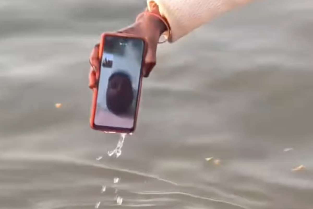 cellulare in acqua 