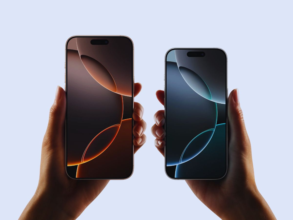 iPhone 16 Pro e Pro max affiancati tenuti in mano