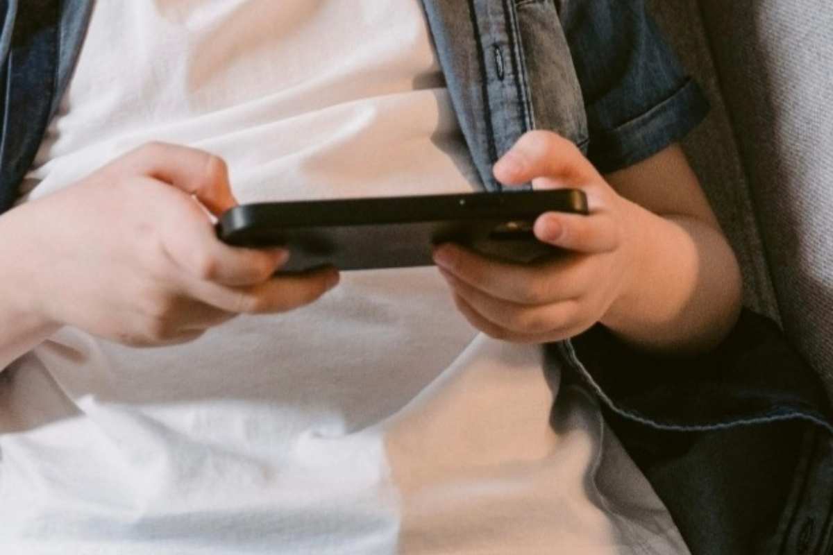 Bambini incollati allo schermo allarme