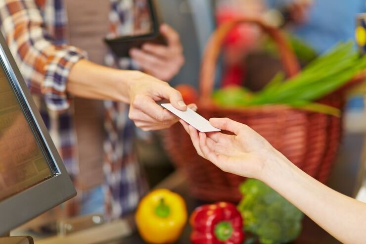 Pagare la spesa con carta
