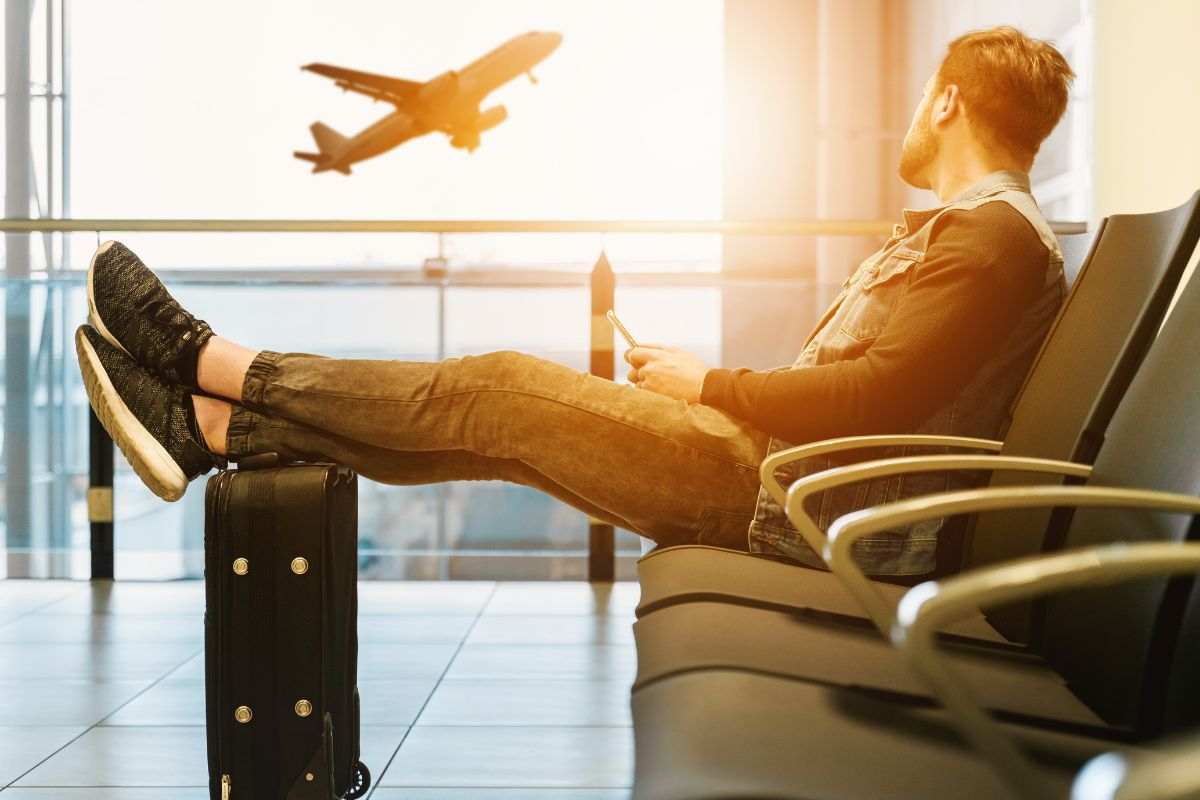 Passeggero in attesa in aeroporto