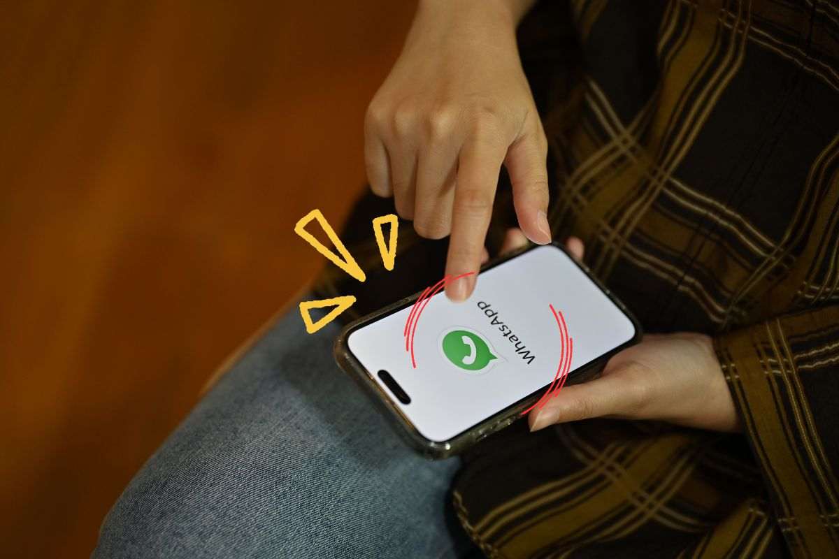 Utente apre applicazione WhatsApp
