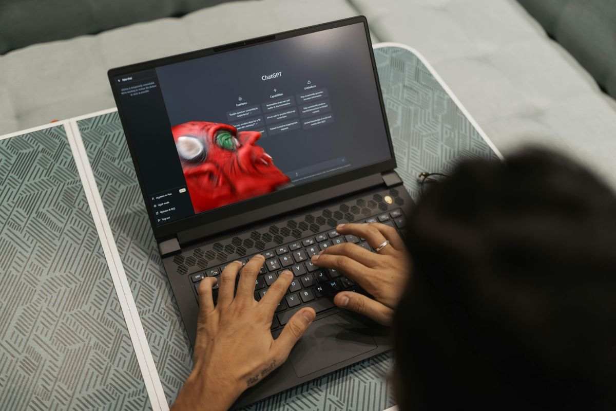 Utente sfrutta ChatGPT sul lavoro