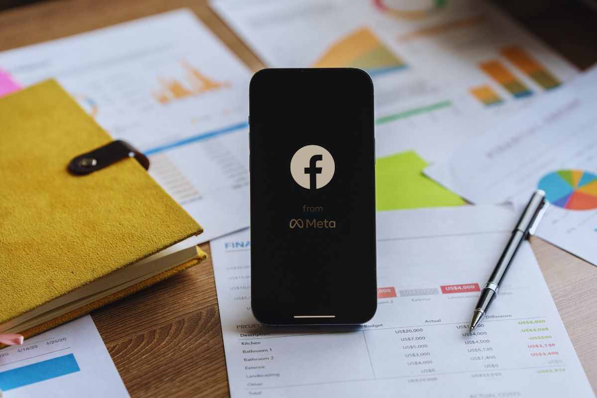 Pagina accesso Facebook su smartphone