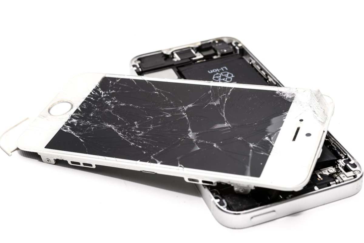 Smartphone con schermo rotto
