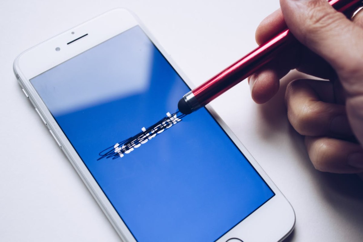 Facebook su smartphone