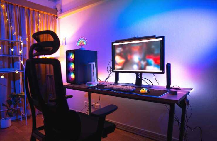 postazione da gaming con monitor