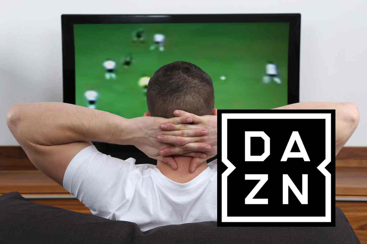 uomo guarda tv