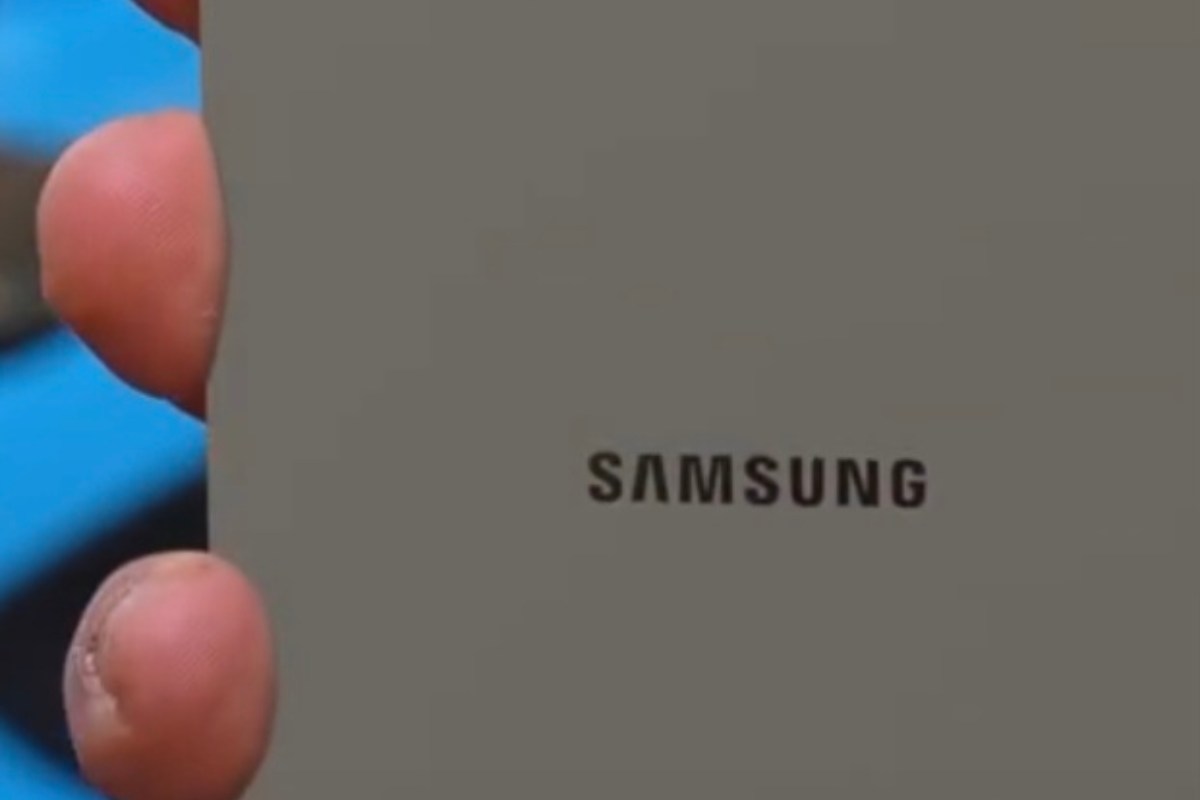 Samsung batteria nascosta