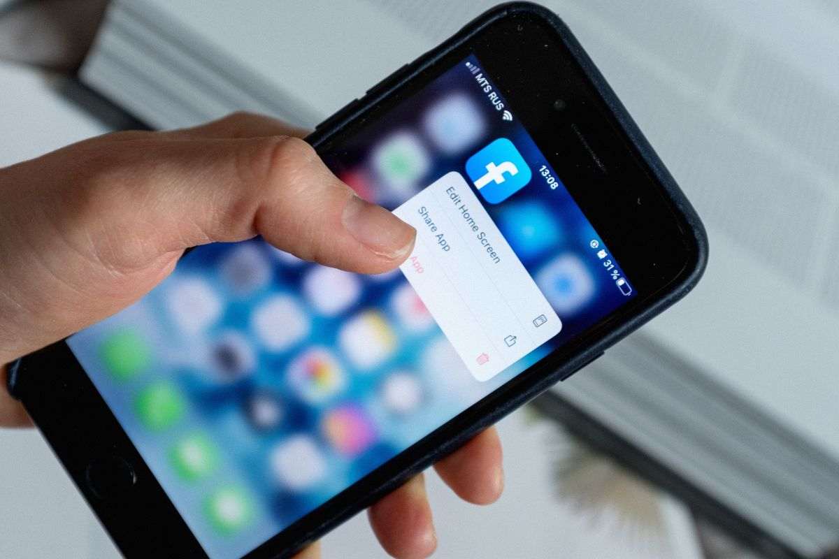 Utente entra su Facebook