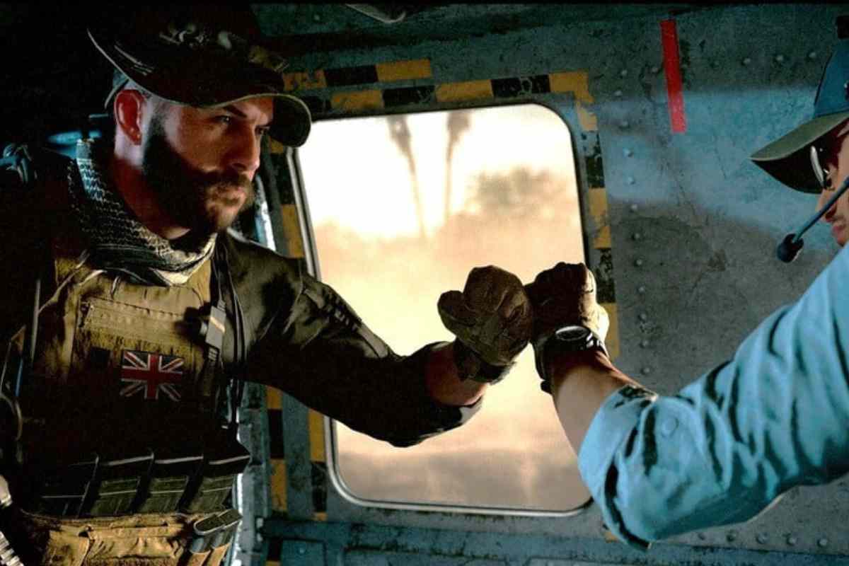 scena di call of duty con soldati che si salutano con il pugno