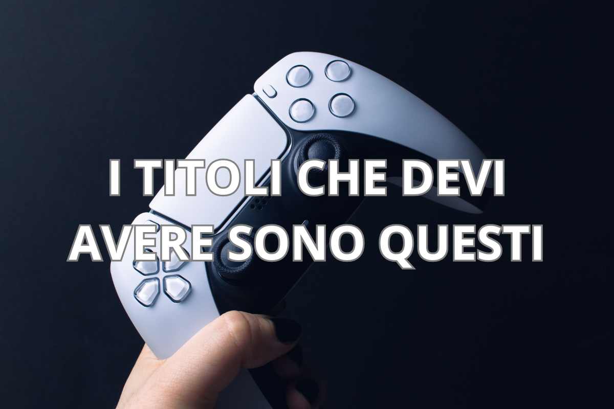 controller ps5 con scritta i titoli che avere sono questi