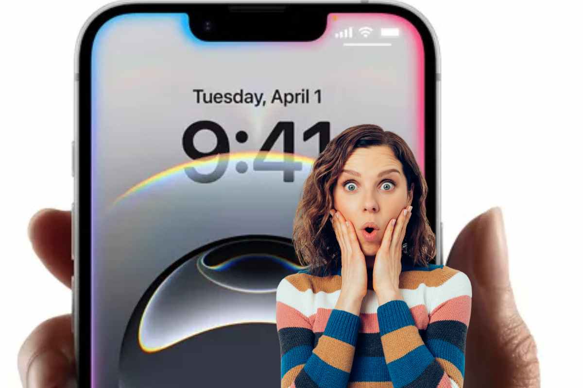 donna sorpresa e iphone sullo sfondo