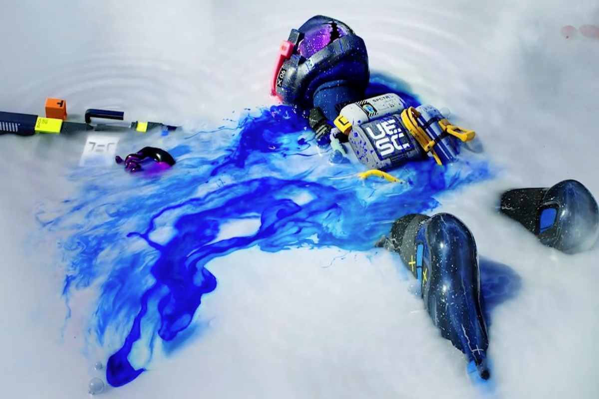 scena di marathon con personaggio morto con sangue blu