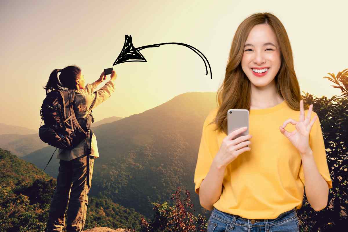 donna con lo smartphone in mao con freccia e una escursionista che fa una foto