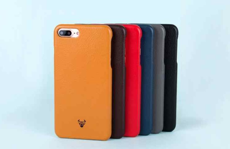 smartphone con cover colorate