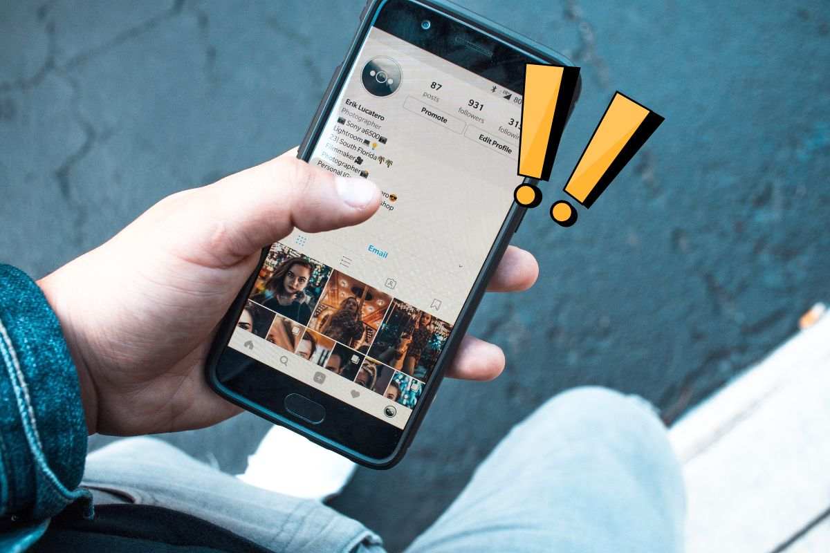 Utente controlla il suo profilo Instagram