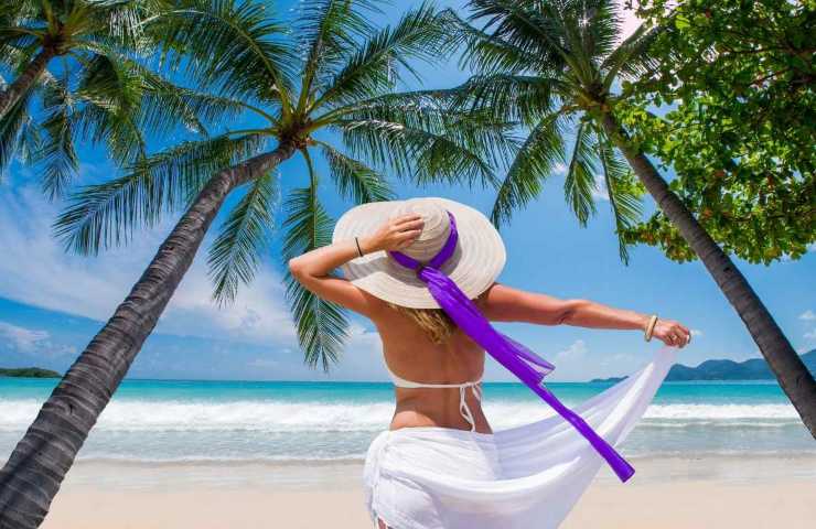 donna in spiaggia