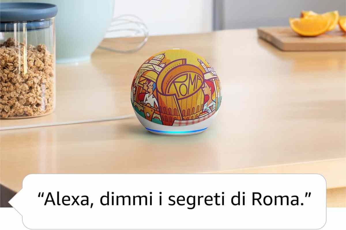 Echo Dot Roma su un tavolo