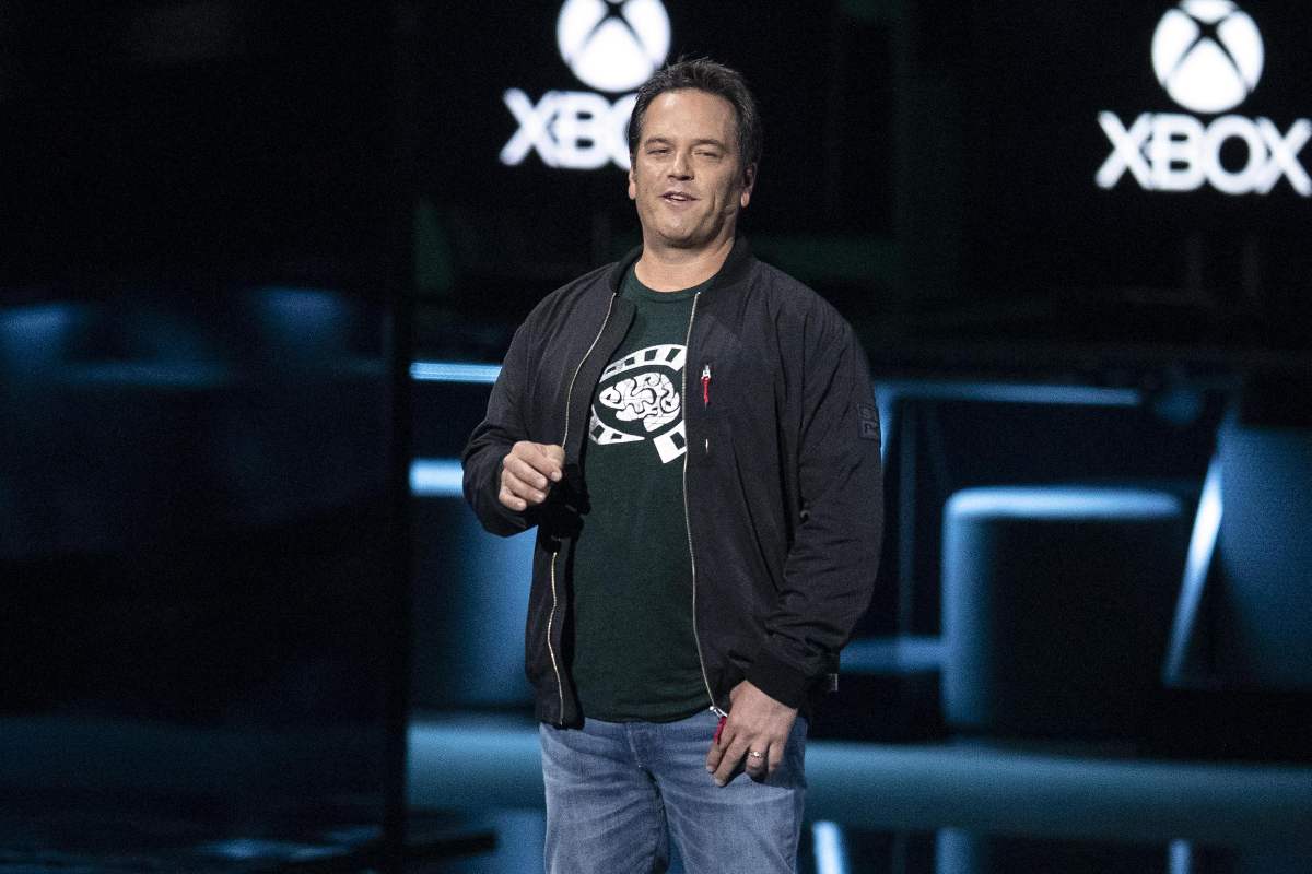 Phil Spencer sul palco dell'Xbox Showcase