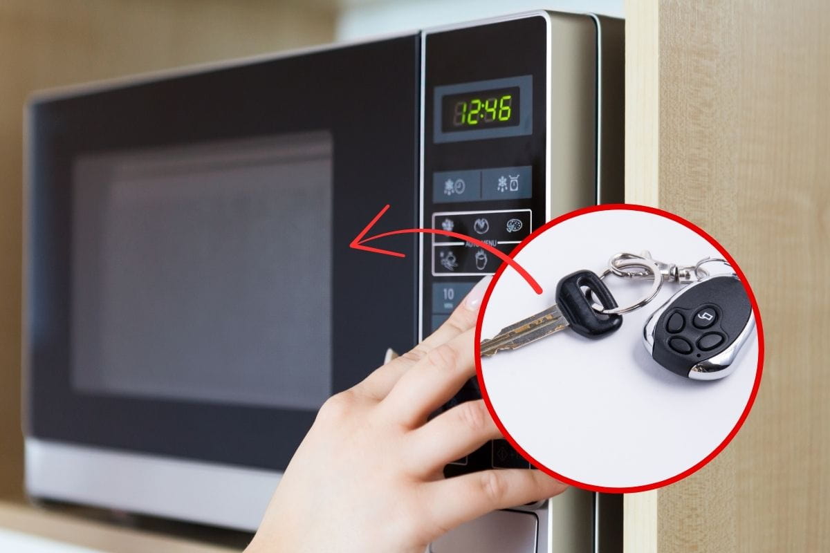 forno a microonde con chiavi
