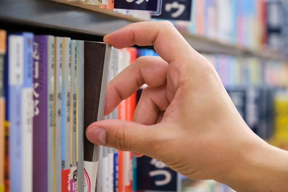 Prendere fumetto da libreria