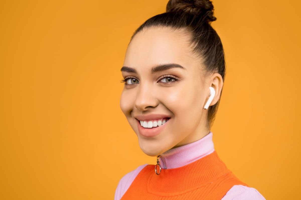 Ragazza con AirPods