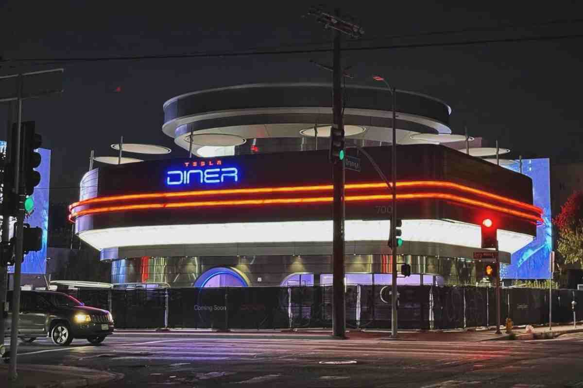 tesla diner ristorante elon musk