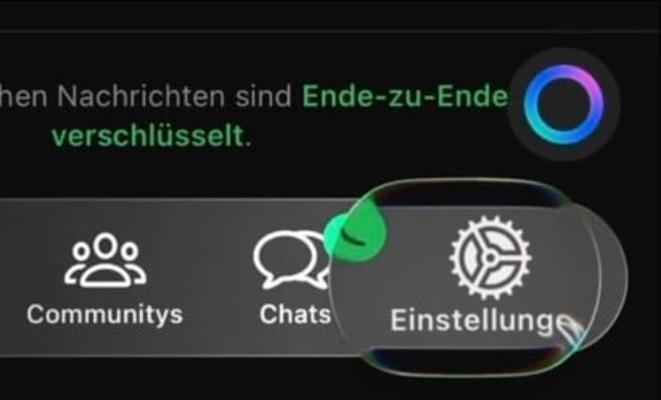 Immagine dell'interfaccia liquid glass su WhatsApp