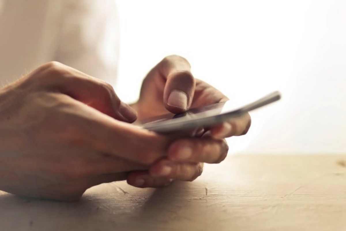 Persona che usa uno Smartphone