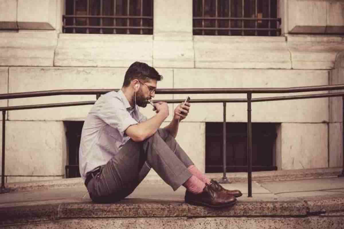 Persona con smartphone 