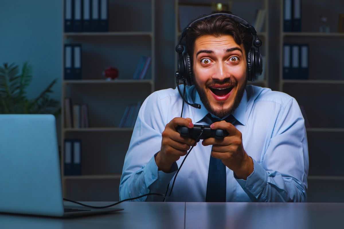 Persona che gioca ai videogame