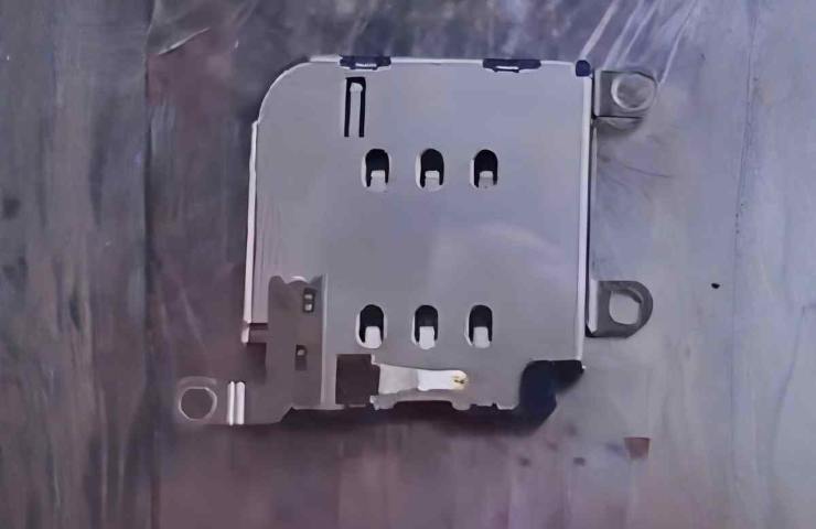 alloggiamento sim iphone 17