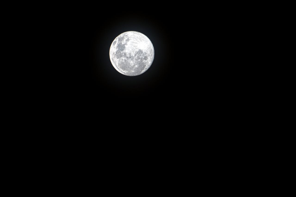Luna piena in cielo
