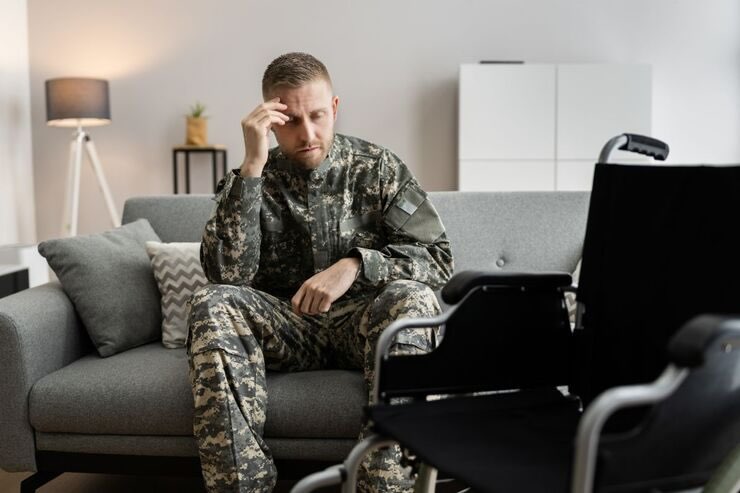Militare triste, sedia a rotelle 
