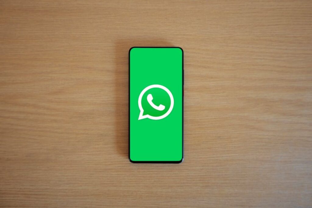 Come non risultare online su WhatsApp ed essere invisibile