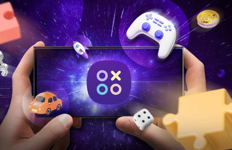 mani che giocano con lo smartphone