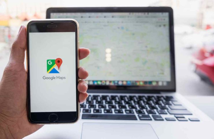 smartphone e pc con google maps