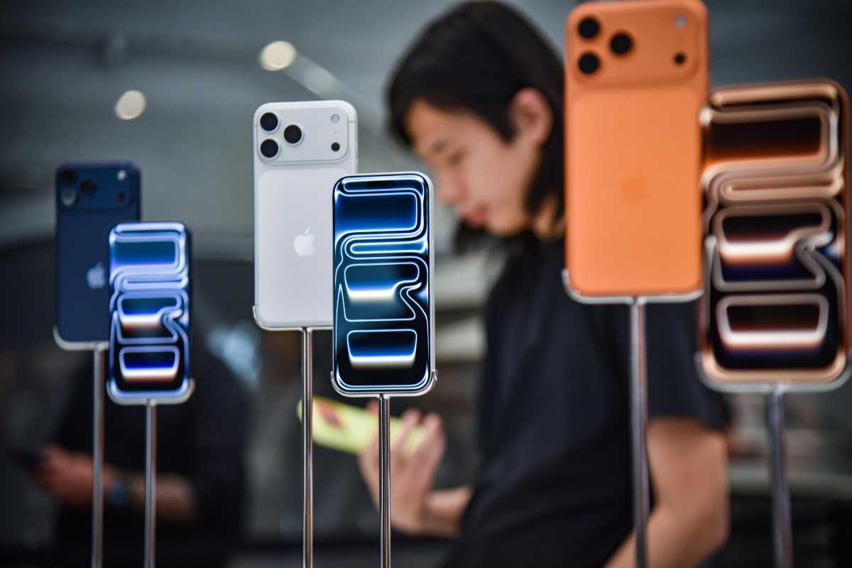 Tutti i modelli di iPhone 17 in un Apple Store