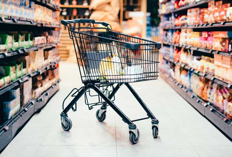 carrello della spesa al supermercato