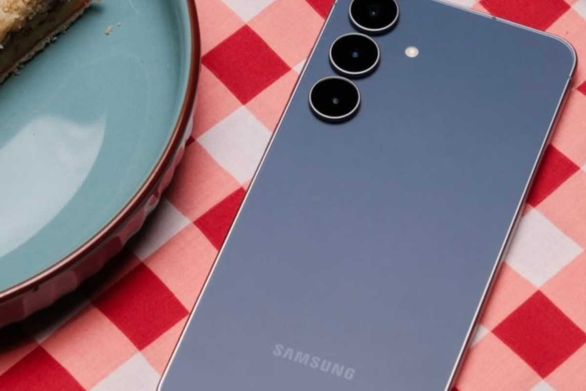 Galaxy S25 FE telefono sorprende 