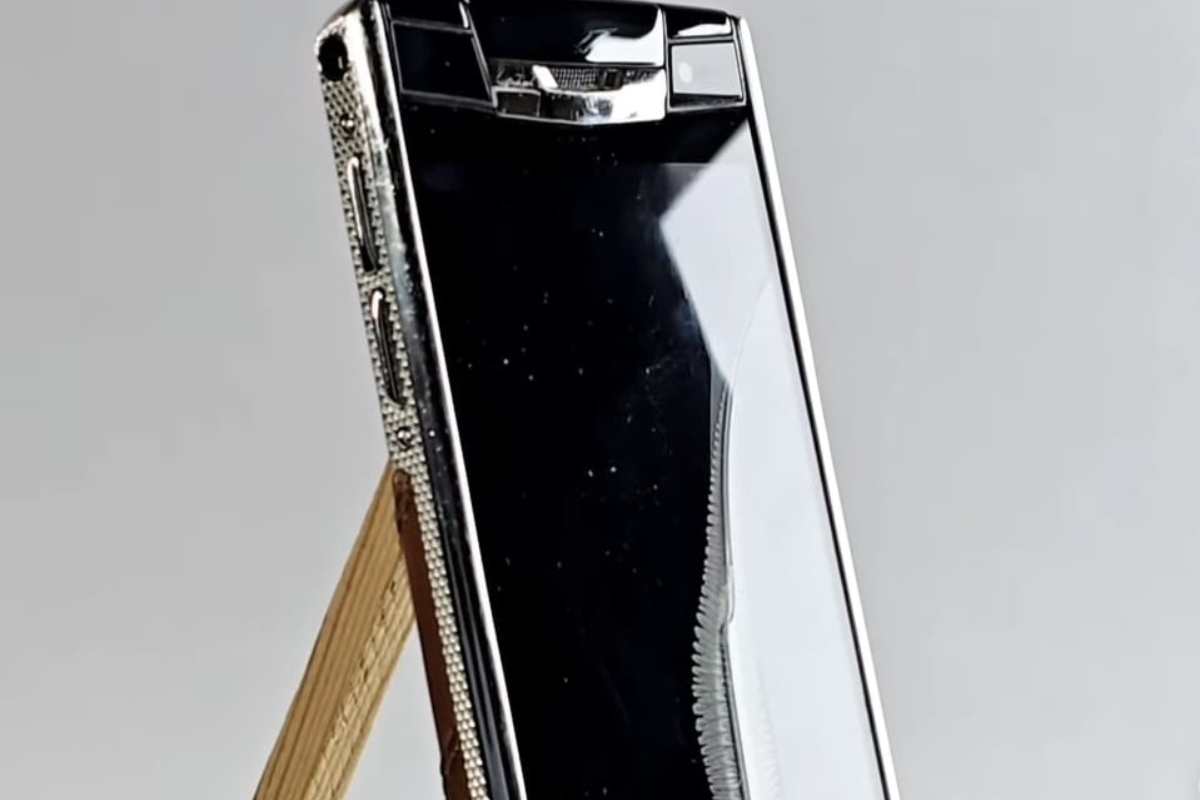 Vertu costa 20000 dollari