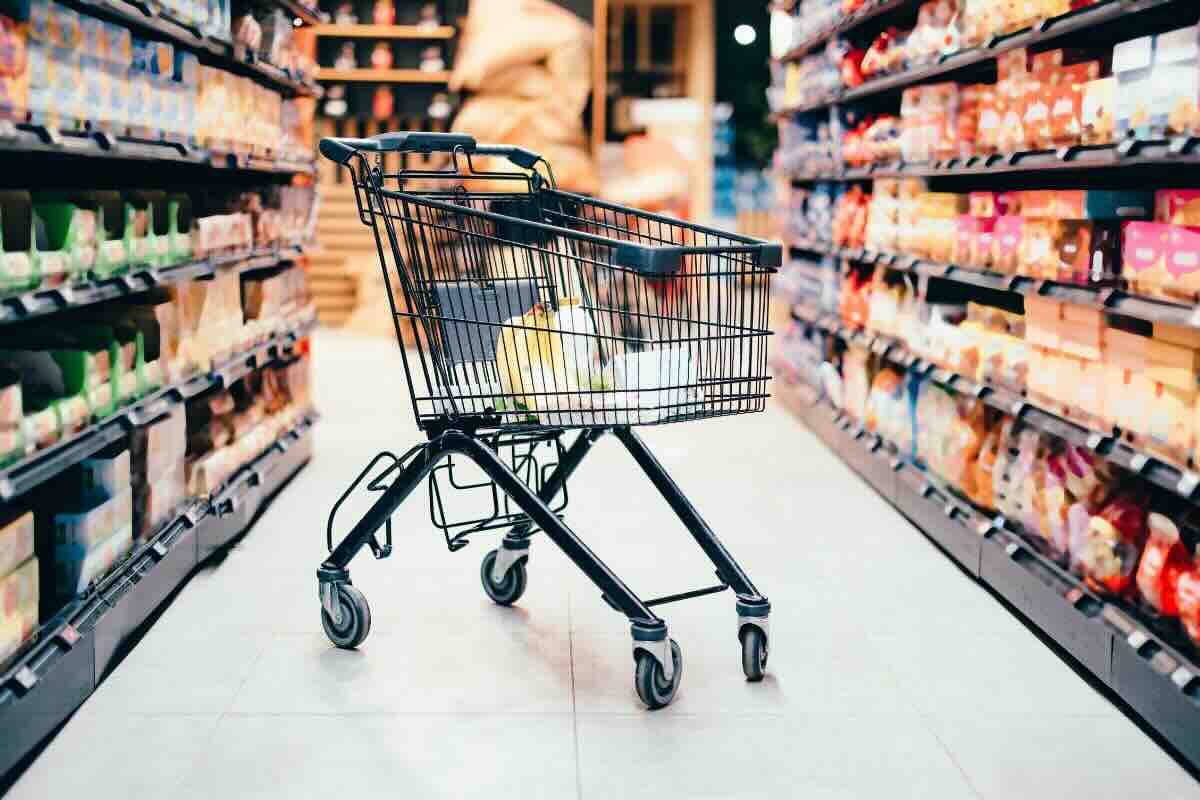 Carrello della spesa al supermercato